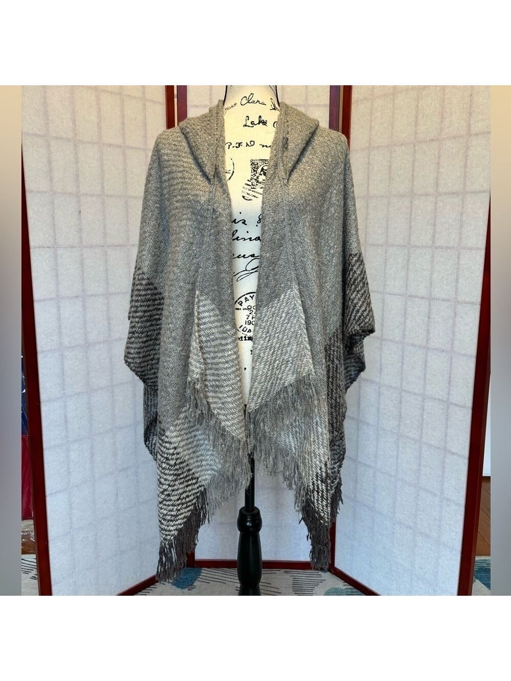 Beautiful Hooded Wrap - EUC - O/S